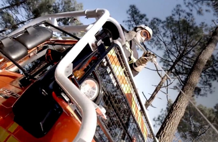 Unimog U5023 Fire Truck – Traversing Mountains and Rivers for Emergency Rescue (6)
