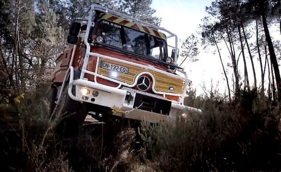 Unimog U5023 Fire Truck – Traversing Mountains and Rivers for Emergency Rescue