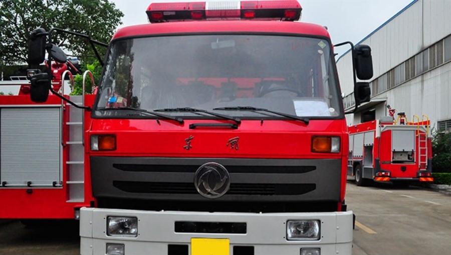 6000L Dongfeng 153 Double-Row Water Tanker Fire Truck, Luxurious Appearance!