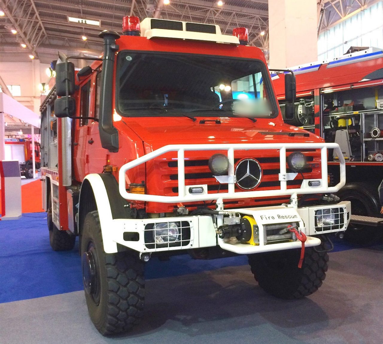All-terrain water foam fire truck using Mercedes-Benz Unimog-U5000 chassis