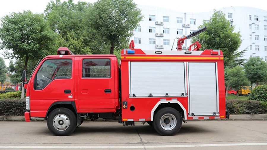 Appearance and Chassis Review of the ISUZU Double-Row EURO VI Foam Fire Truck (2)