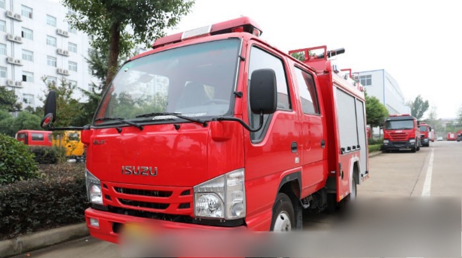 Appearance and Chassis Review of the ISUZU Double-Row EURO VI Foam Fire Truck