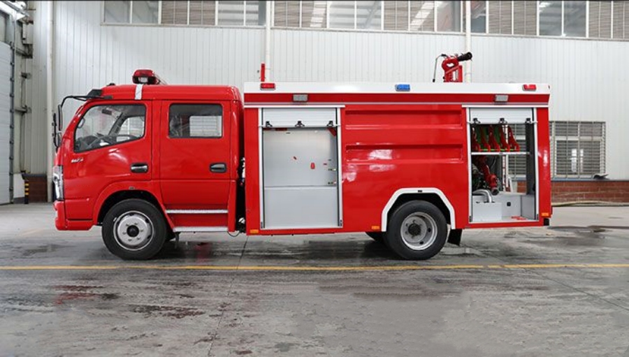 Dongfeng K7 Double-Row EURO VI 5 Ton Water Tanker Fire Truck – Efficient Firefighting! (3)