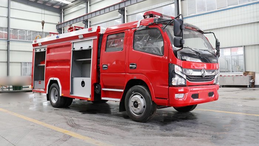 Dongfeng K7 Double-Row EURO VI 5 Ton Water Tanker Fire Truck – Efficient Firefighting!