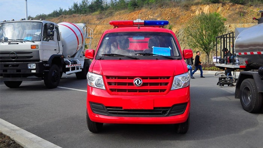 Dongfeng Single-Axle Small Water Tanker Fire Truck, the Alleyway Elf! (3)