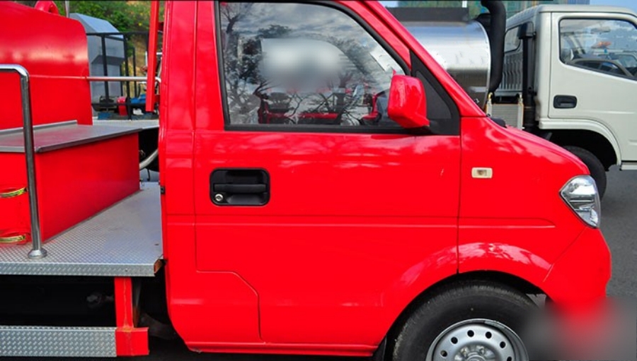 Dongfeng Single-Axle Small Water Tanker Fire Truck, the Alleyway Elf! (4)