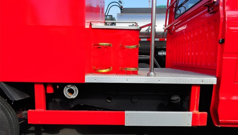 Dongfeng Single-Axle Small Water Tanker Fire Truck, the Alleyway Elf! (8)