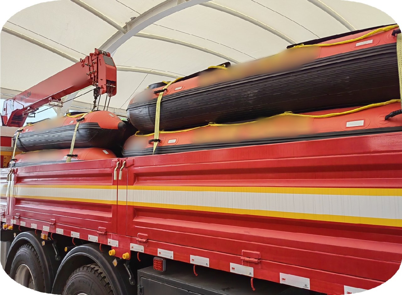 Emergency Rescue 7 Ton Boat Carrier Crane Truck (2) Emergency Rescue 7 Ton Boat Carrier Crane Truck (2)