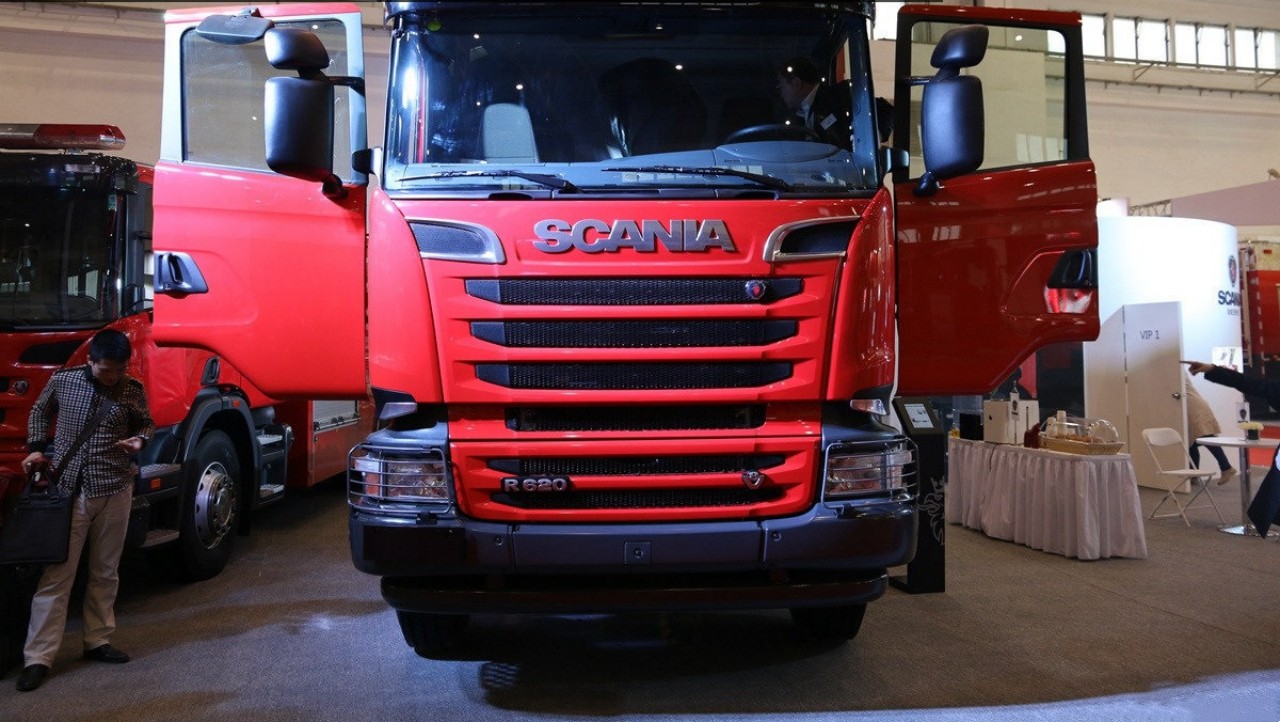 High-capacity Water Foam Fire Truck with Dedicated 8x4 Scania R620 V8 Chassis (15)