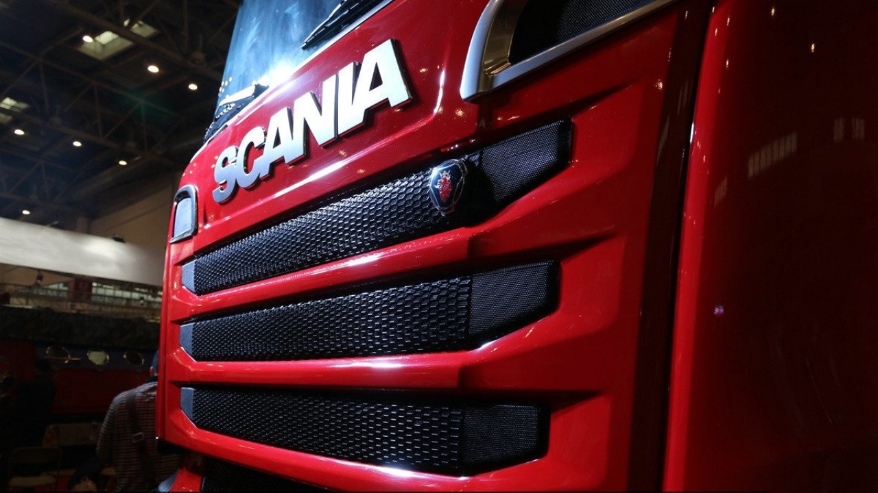 High-capacity Water Foam Fire Truck with Dedicated 8x4 Scania R620 V8 Chassis (4)