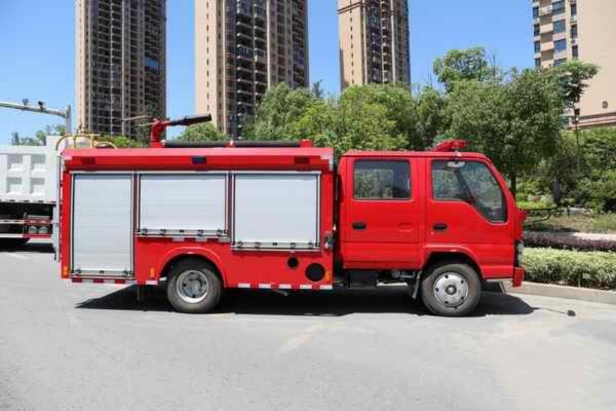 ISUZU Double-Row EURO VI 2000L Small Foam Fire Truck, Specially Designed for Factory Use! (1)