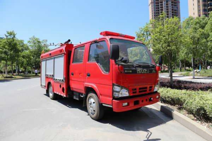 ISUZU Double-Row EURO VI 2000L Small Foam Fire Truck, Specially Designed for Factory Use!