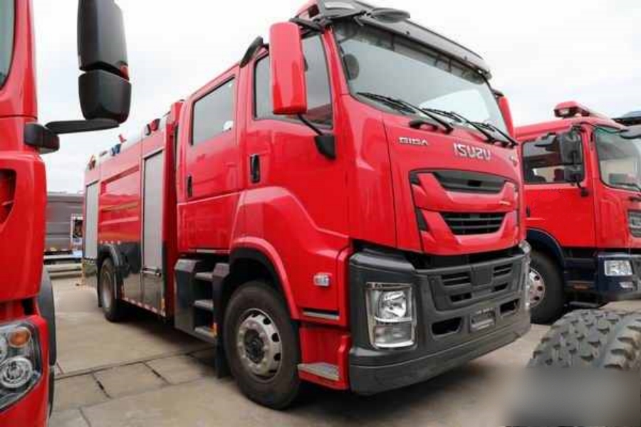 ISUZU GIGA Double-Cab EURO VI 7CBM Foam Fire Truck — Expert in Large-Scale Oil Fires!