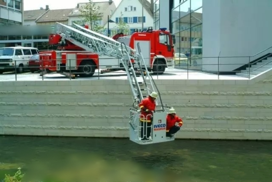 IVECO Magirus Aerial Ladder Fire Truck – A Century-Long Legend! (6)