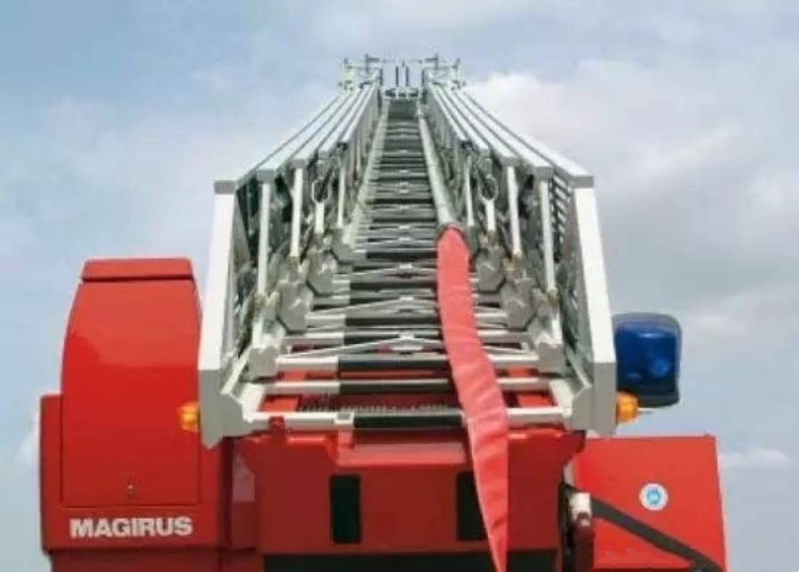IVECO Magirus Aerial Ladder Fire Truck – A Century-Long Legend! (7)