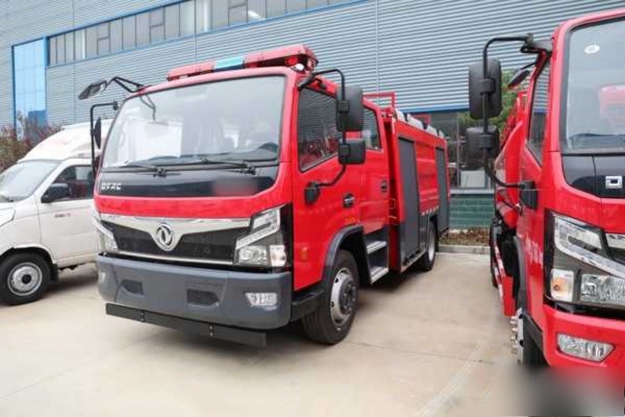 Introduction to Dongfeng Furika 4CBM Double-Row Euro VI Foam Fire Truck (2)