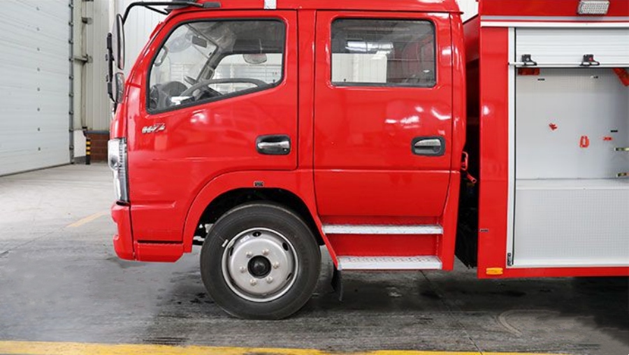 Review of the Dongfeng K7 Double-Row EURO VI Water Tanker Fire Truck Cab (2)