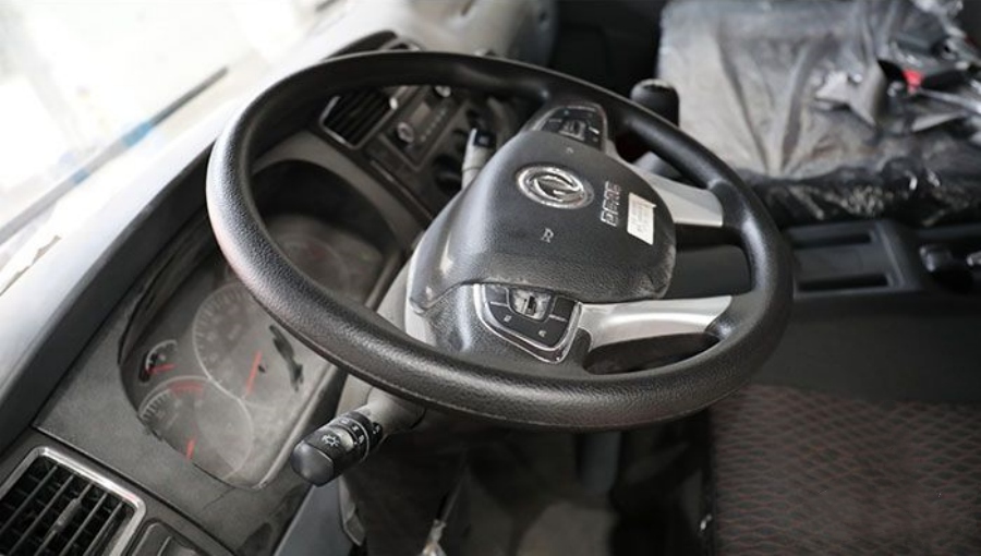 Review of the Dongfeng K7 Double-Row EURO VI Water Tanker Fire Truck Cab (3)