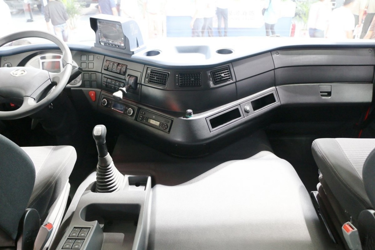 SAIC Hongyan 4-door Fire Truck — a Specialized Vehicle for Dedicated Use! (3)