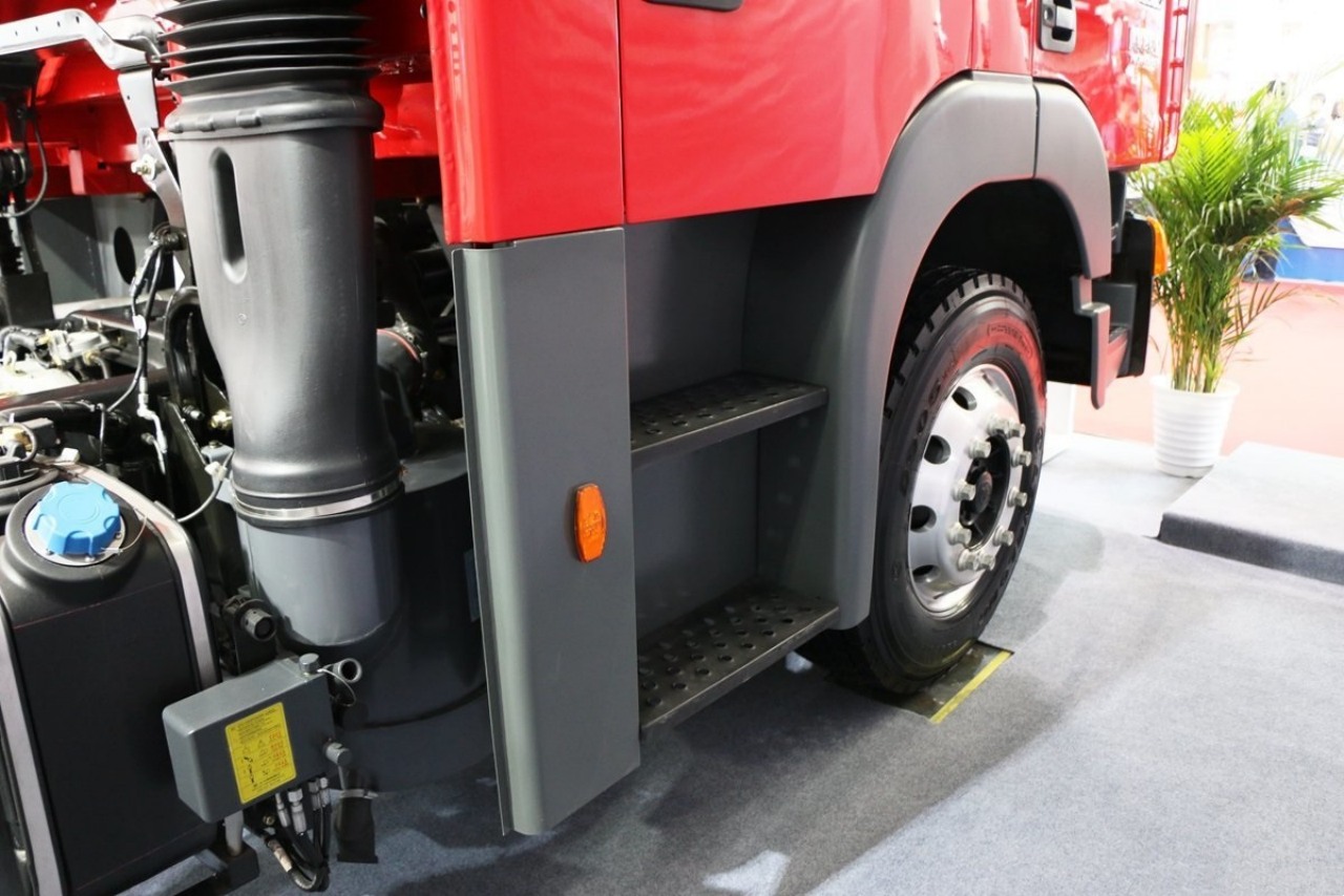 SAIC Hongyan 4-door Fire Truck — a Specialized Vehicle for Dedicated Use! (9)
