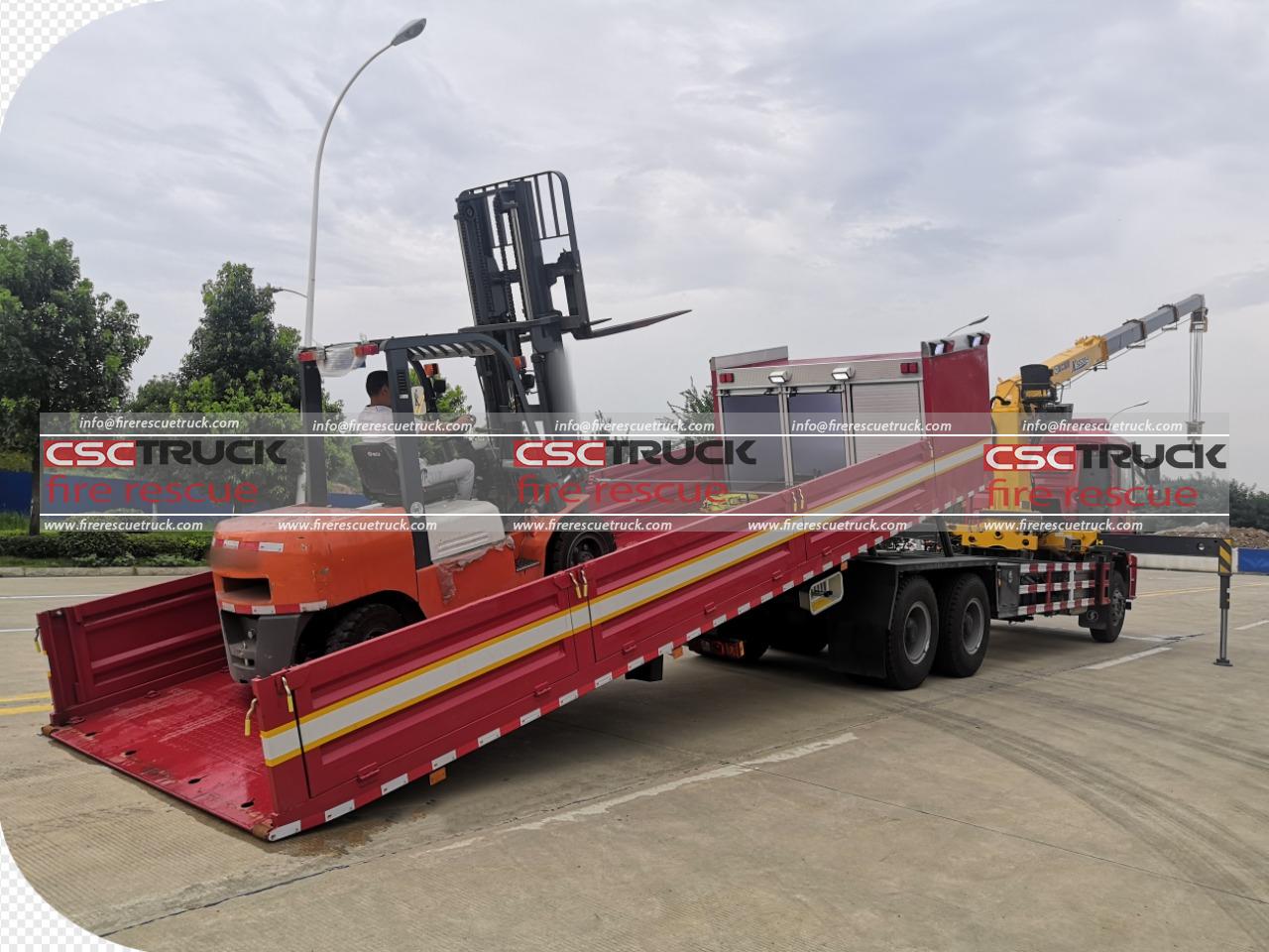 SHACMAN Emergency Boat Carrier 8t Crane Truck (2) SHACMAN Emergency Boat Carrier 8t Crane Truck (2)