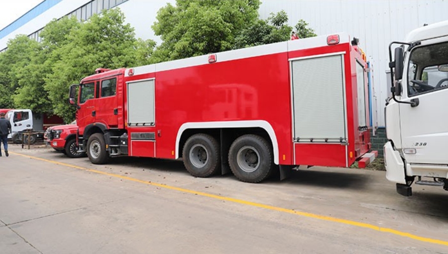 SINOTRUK HOWO 6X4 EURO VI 12 CBM Foam Fire Truck — Efficient Firefighting! (6)