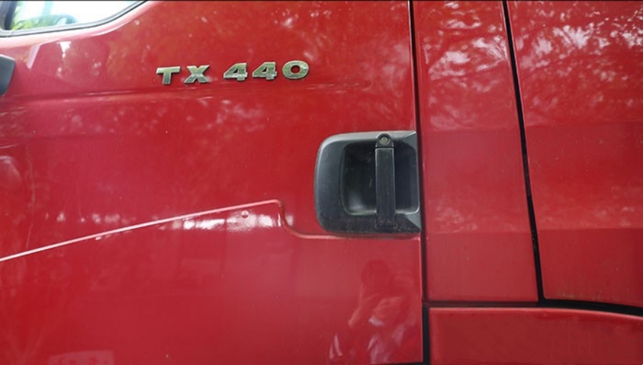 Specializes in Extinguishing Oil Fires, the Sinotruk HOWO TX 8X4 EURO VI Double-row Foam Fire Truck (3)