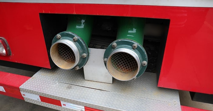 Specializes in Extinguishing Oil Fires, the Sinotruk HOWO TX 8X4 EURO VI Double-row Foam Fire Truck (7)
