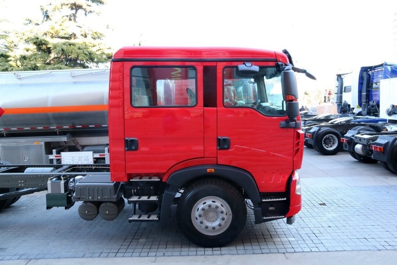 The SINOTRUK HOWO T5G 4-Door Fire Truck Dedicated Chassis, Shake up the Market! (2)