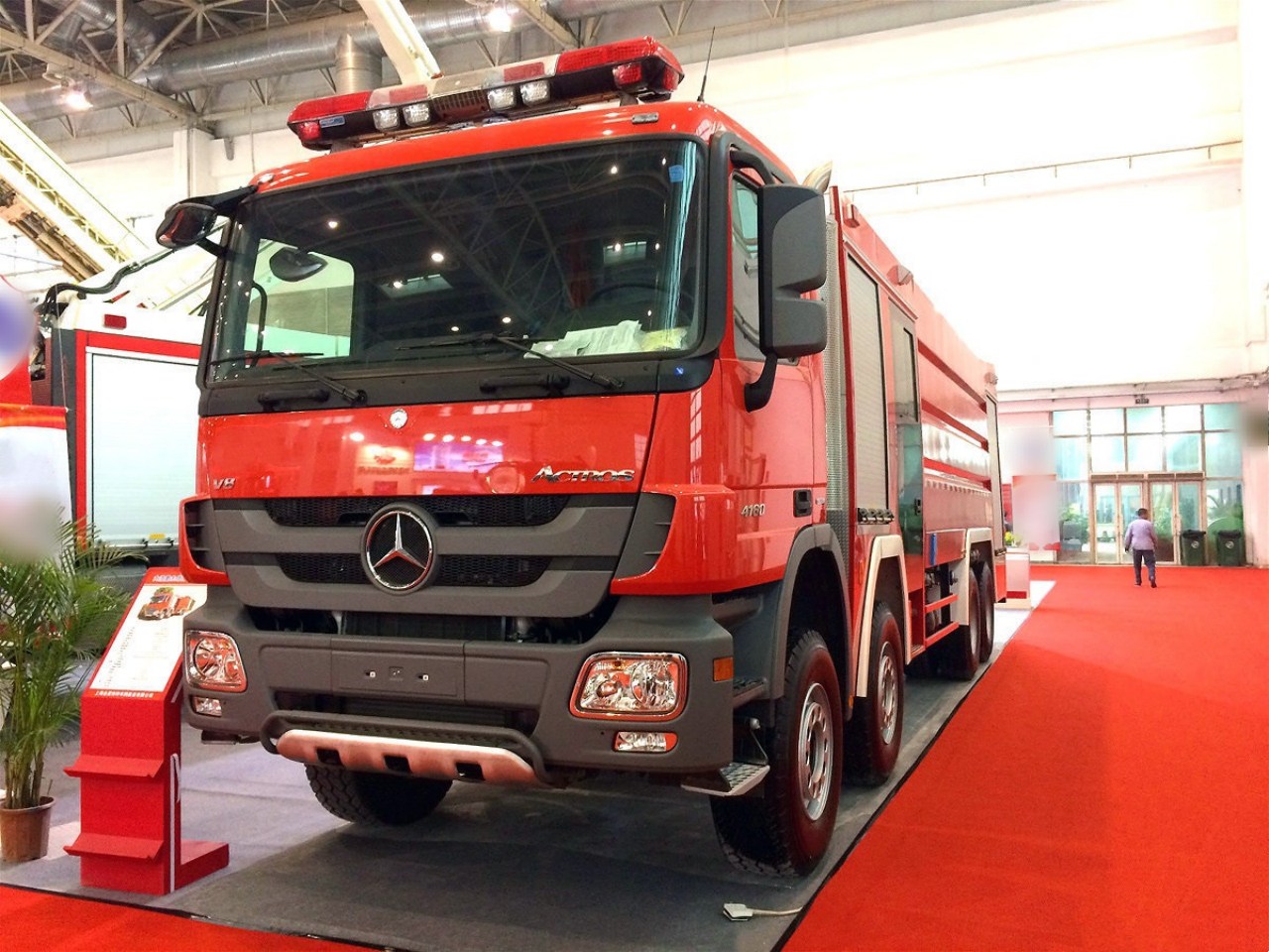 Water foam tanker fire truck using Mercedes-Benz Actros-4160 chassis