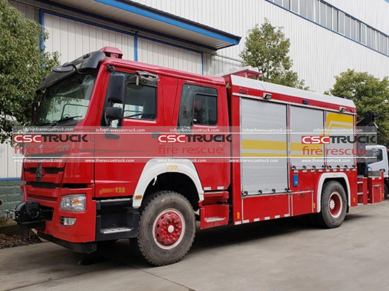 SITRAK 6 Wheelers Emergency Vehicle with Crane ​