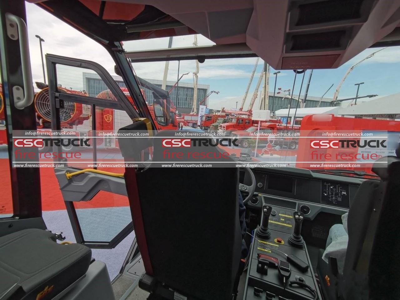 Powered by 770 Horsepower Engine Exploring the Ziegler 4x4 Airport Fire Truck (6)