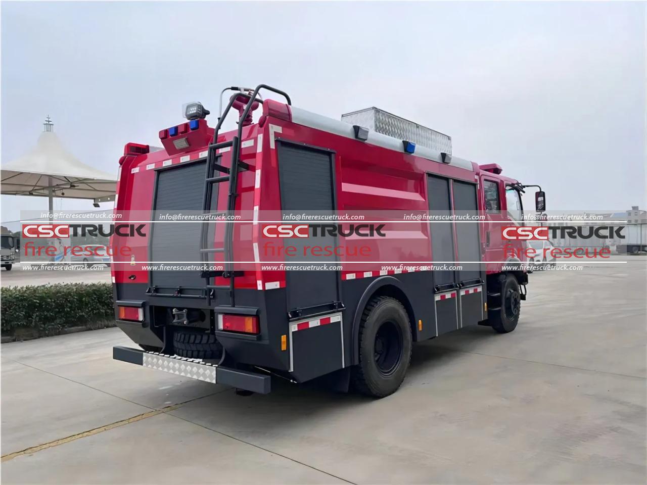 4x4 Off Road 5CBM Water Tank Fire Engine (3) 4x4 Off Road 5CBM Water Tank Fire Engine (3)