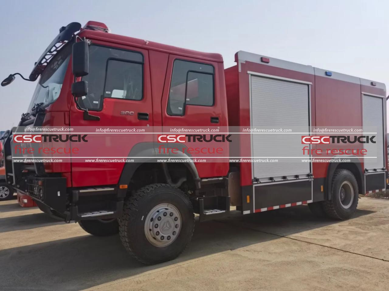 HOWO 4X4 8 CBM Water Foam Fire Vehicle