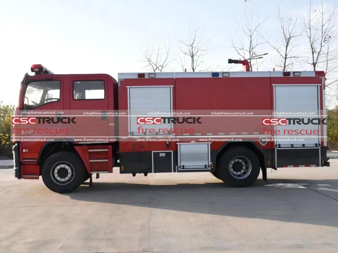 ISUZU GIGA 4x4 7CBM Water Foam Fire Tender (2)