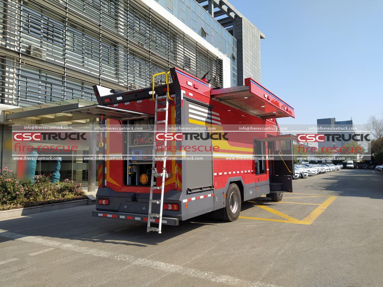 Mercedes Benz 4T UAV Carrier Tanker Fire Truck (4) Mercedes Benz 4T UAV Carrier Tanker Fire Truck (4)