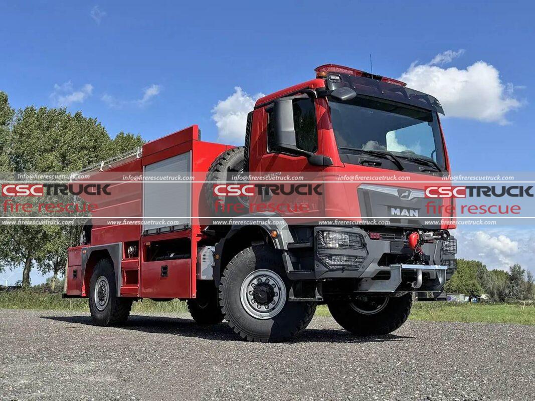 MAN 4WD 5000L Small Water Fire Truck (2)