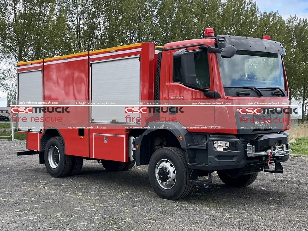 MAN 4x4 7000L Water Foam Fire Truck (2)