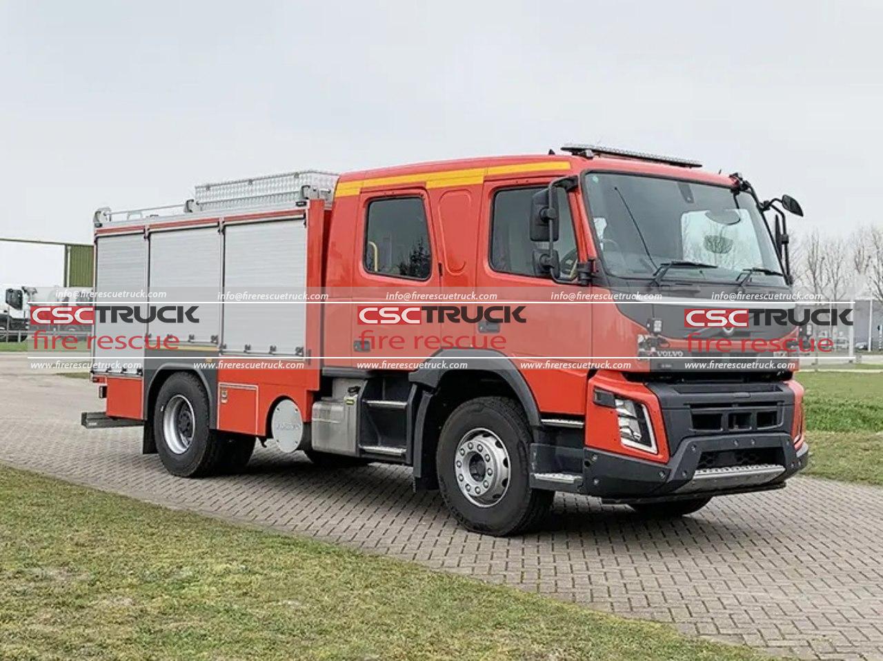 Volvo 5000L Crew Cab Water Foam Fire Vehicle (2)