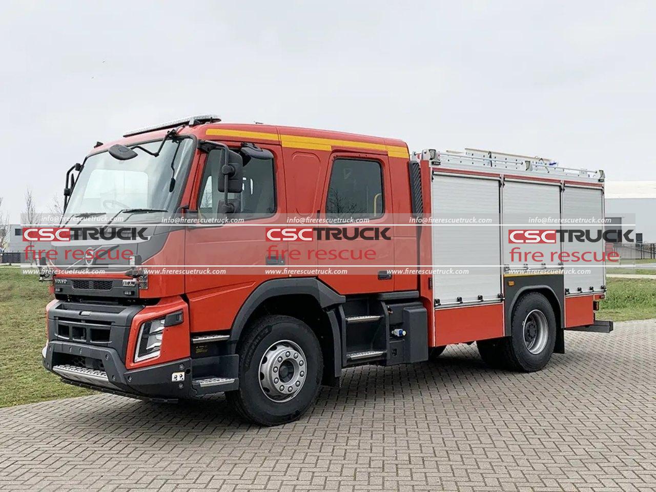 Volvo 5000L Crew Cab Water Foam Fire Vehicle