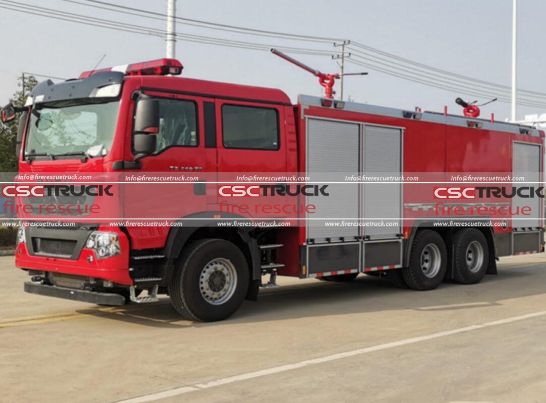 HOWO 11 CBM Water Dry Powder Foam Fire Truck